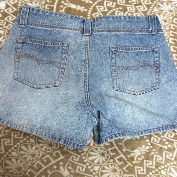 Classic Blue Jean Shorts with Comfortable Fit - Picture 5 of 8